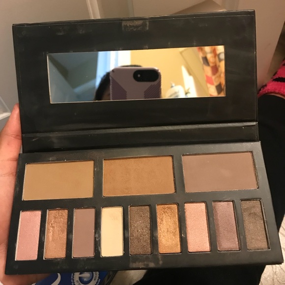 Max Studio Eyeshadow Palette - Picture 2 of 5